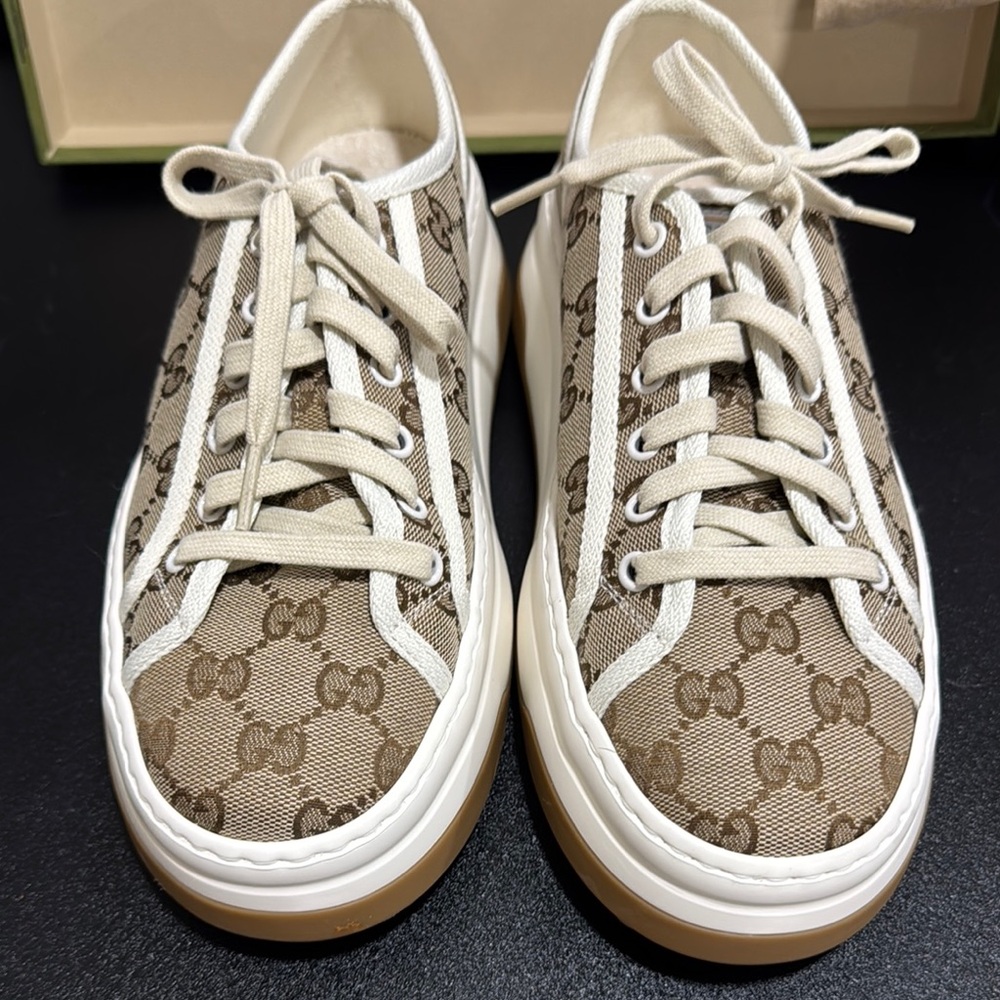Gucci Women's Beige and White Sneakers